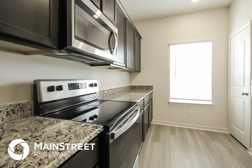 Building Photo - 26213 Raphael Dr