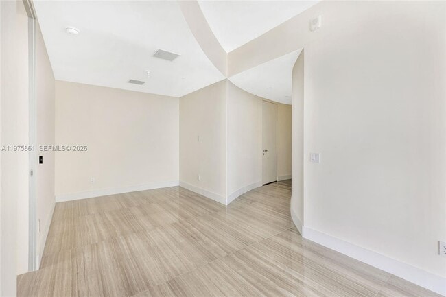 Building Photo - 18975 Collins Ave