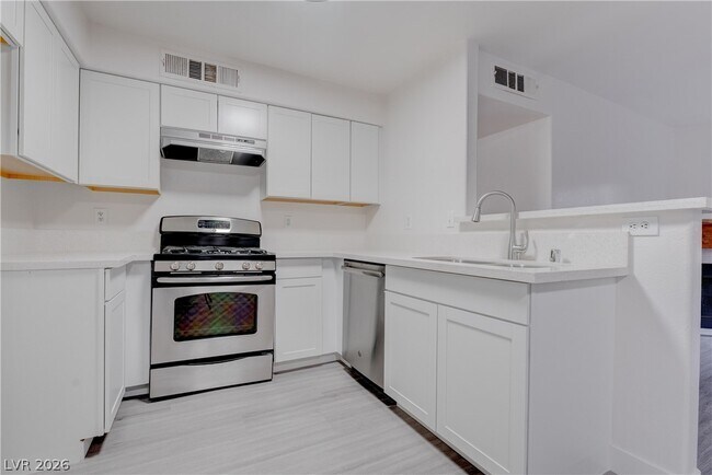 Building Photo - 3060 Tarpon