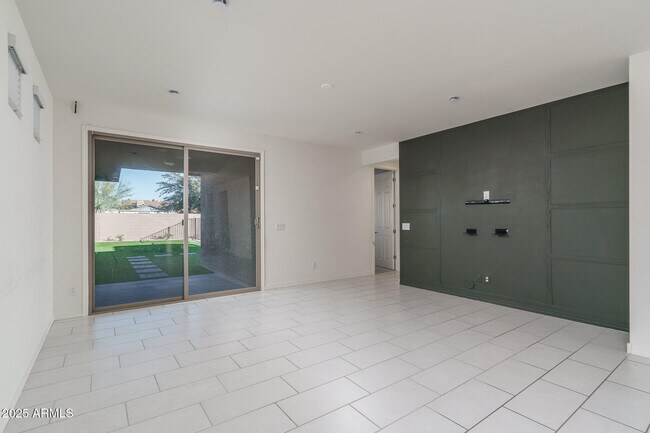 Building Photo - 15011 N 55th Dr