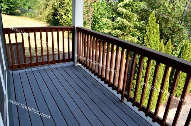 Building Photo - Beautiful and Spacious 3 Bedrooms, 2.5 Bathrooms in Raleigh Hills!