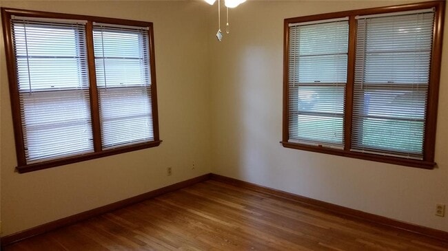 Building Photo - 511 Fleetwood Dr