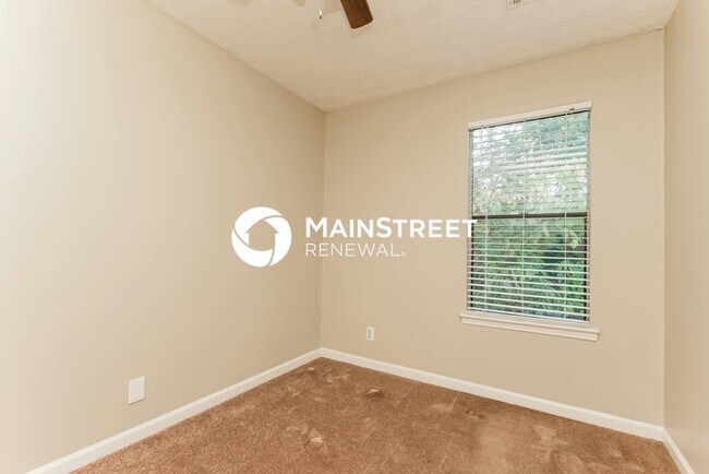 Building Photo - 3 Bedroom Pet-Friendly Home in Lithonia, GA with Main Street Renewal