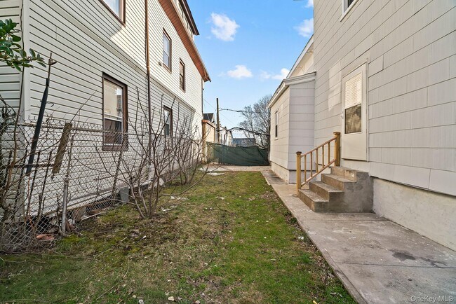 Building Photo - 11 Lafayette Pl