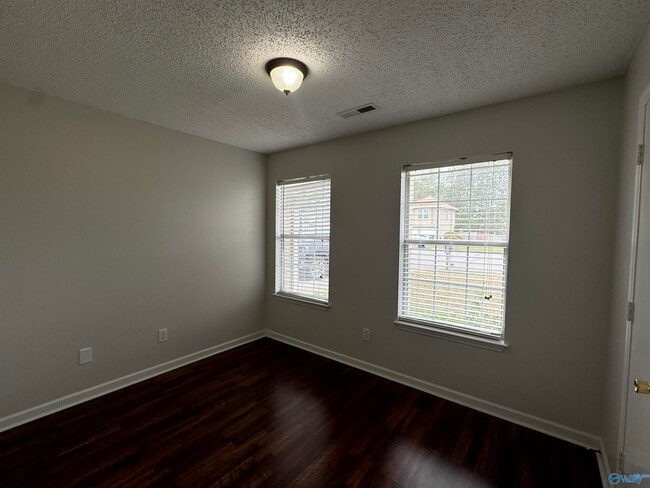 Building Photo - 104 Maple Valley Dr
