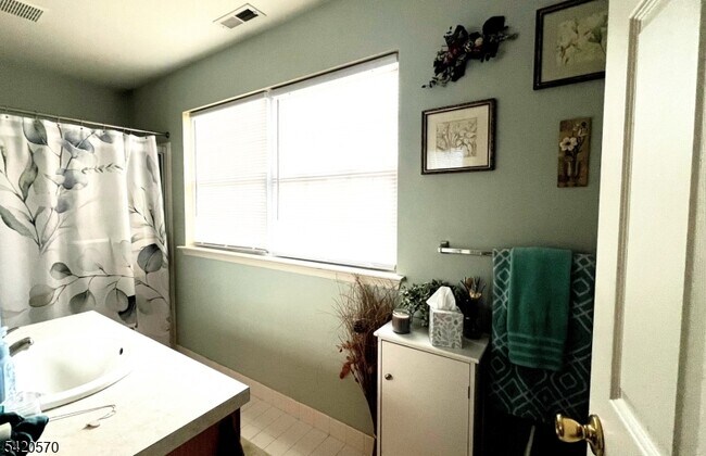 Building Photo - 282 Winding Hill Dr