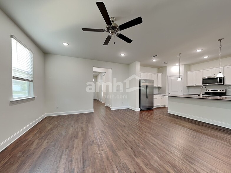Building Photo - 5500A Farm Pond Ln
