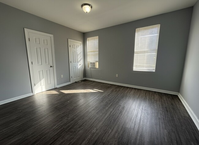 Building Photo - 210 Horton St