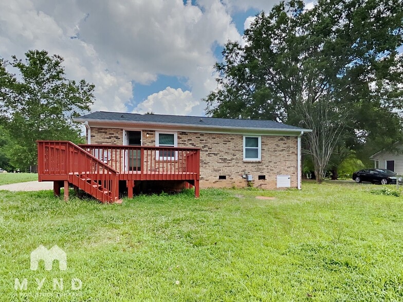 Building Photo - 1609 Rushing St