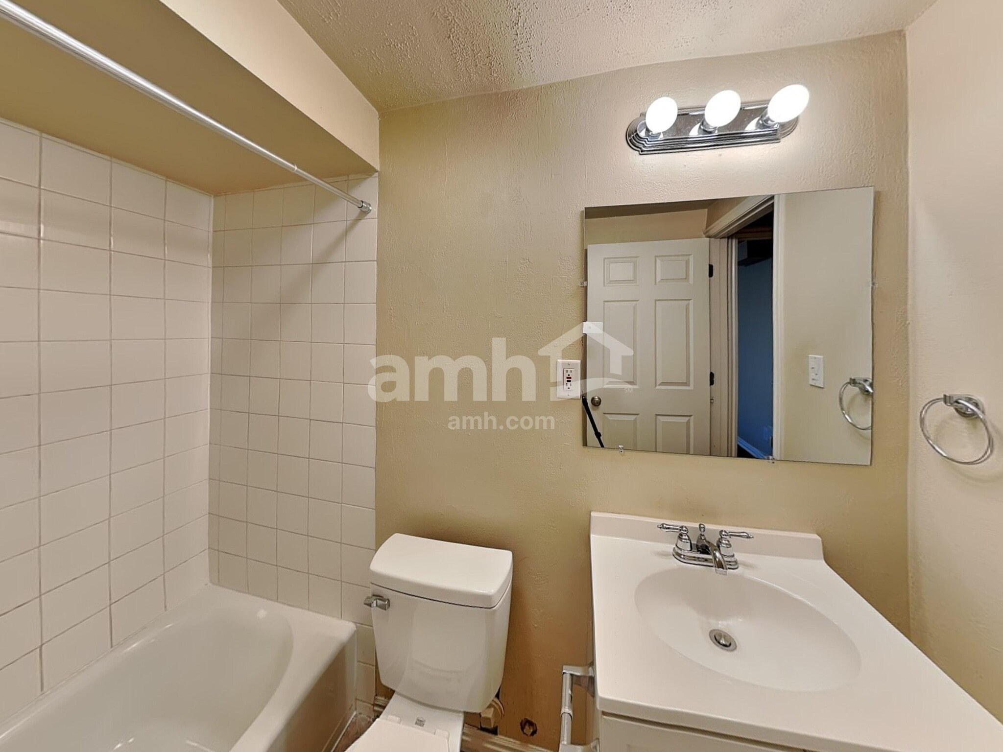 Building Photo - 1920 Sergeant Dr