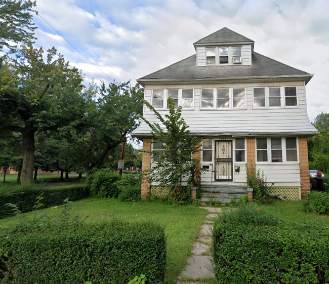 Primary Photo - 390 East 152