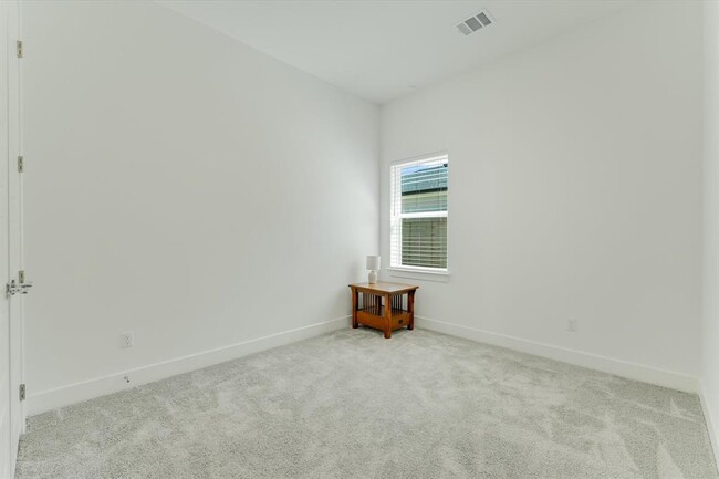 Building Photo - 111 Breda Ave