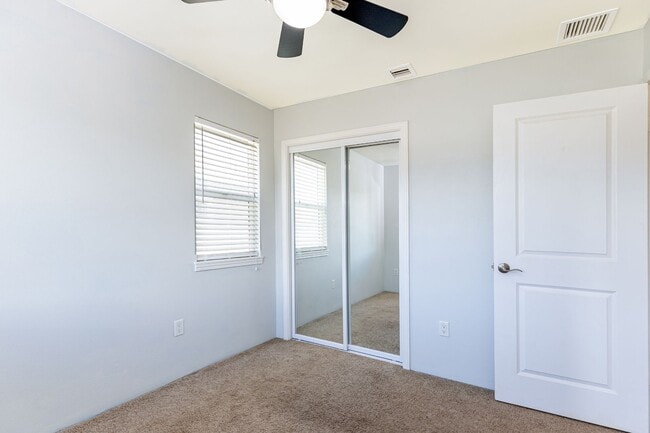 Building Photo - 3 bedroom, 2.5 bath, Garage Parkside by Gentry