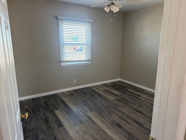 Building Photo - Charming 2 Bedroom Home in Coastal Oceanside Call 6 1 9 8 8 8 5 5 5 4