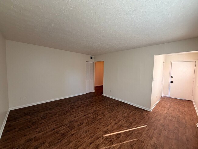 Interior Photo - Auburndale