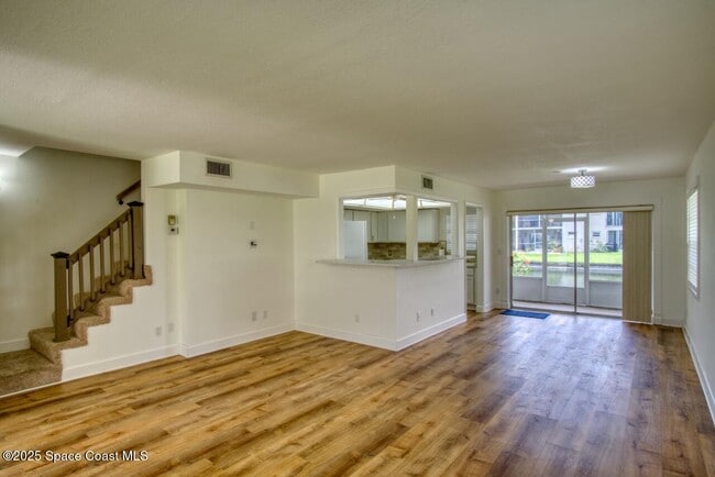 Building Photo - 432 Dove Ln