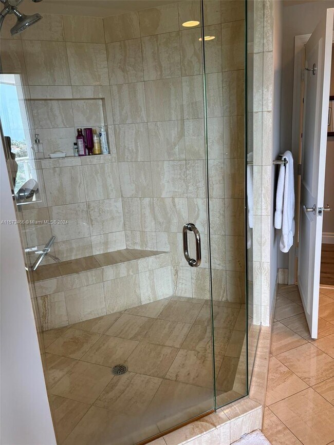 Building Photo - 21050 Point Pl