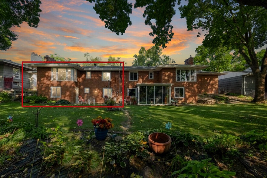 Back yard (shared) - 5204 Grandview Ln