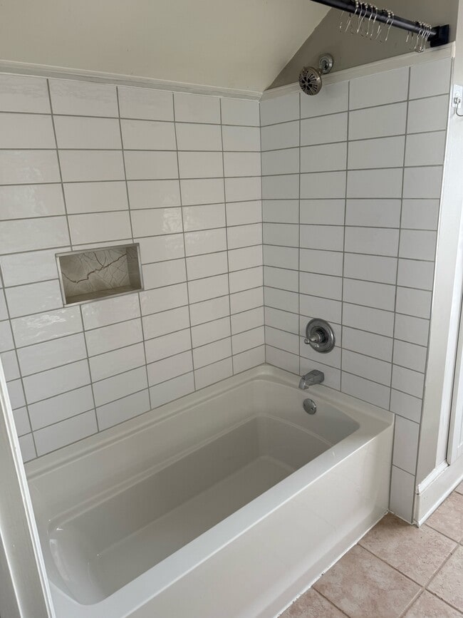 Building Photo - 2039 Wilhelmina Ave