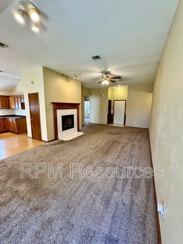 Building Photo - 2129 Harbor Dr