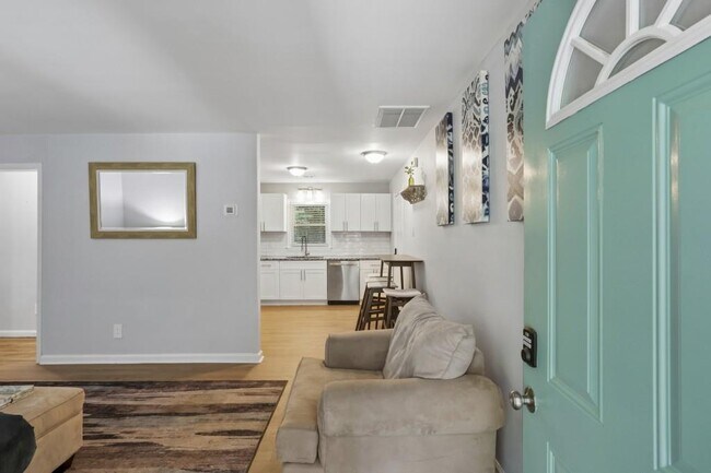 Building Photo - 2891 White Oak Dr