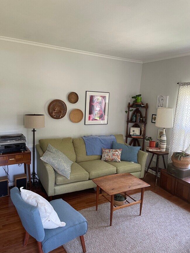 Building Photo - 121 7th St