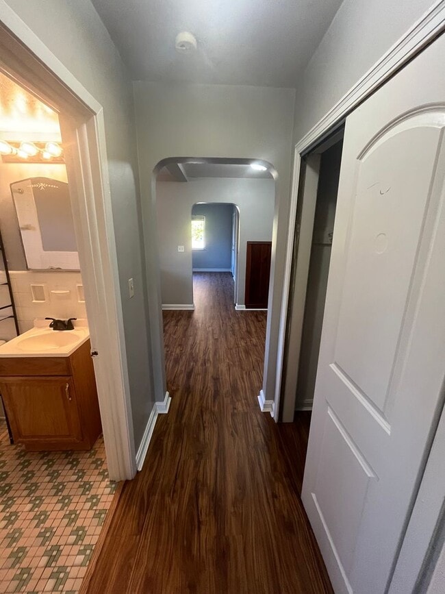 Building Photo - 10915 Main St