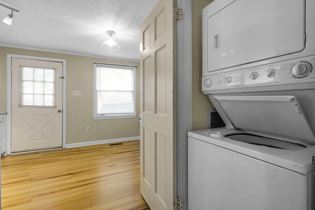 Building Photo - 338 River Walk Dr