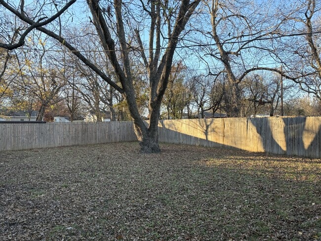 Building Photo - 1107 Hailey St