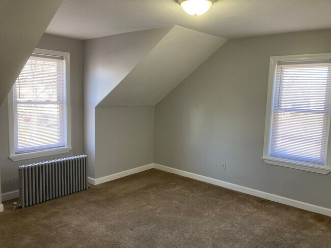 Bed 3 - 60 Division St