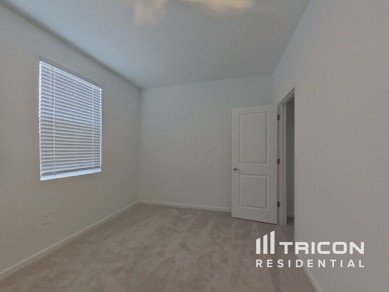 Building Photo - 2056 Rider Rain Ln