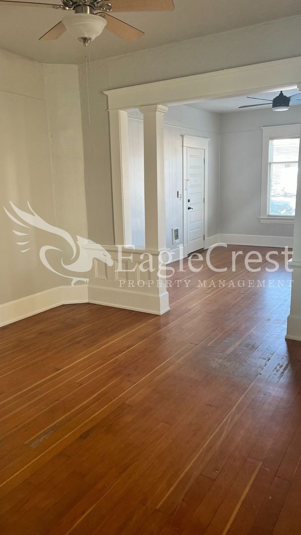 Building Photo - 105NSP