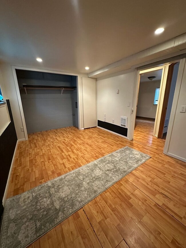 Building Photo - Cozy 2 bedroom 1 bathroom home in Everett!