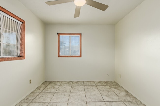 Building Photo - 2823 W Keim Dr