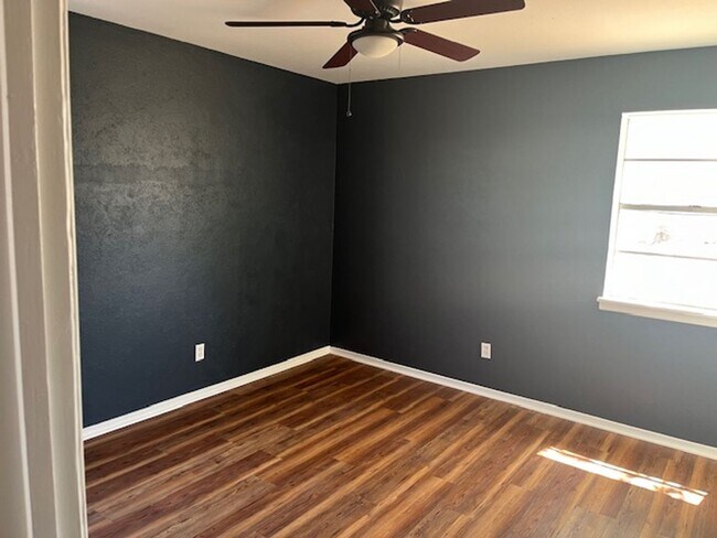 Building Photo - Room for Everyone! Charming 4-Bed 1.5 Bath