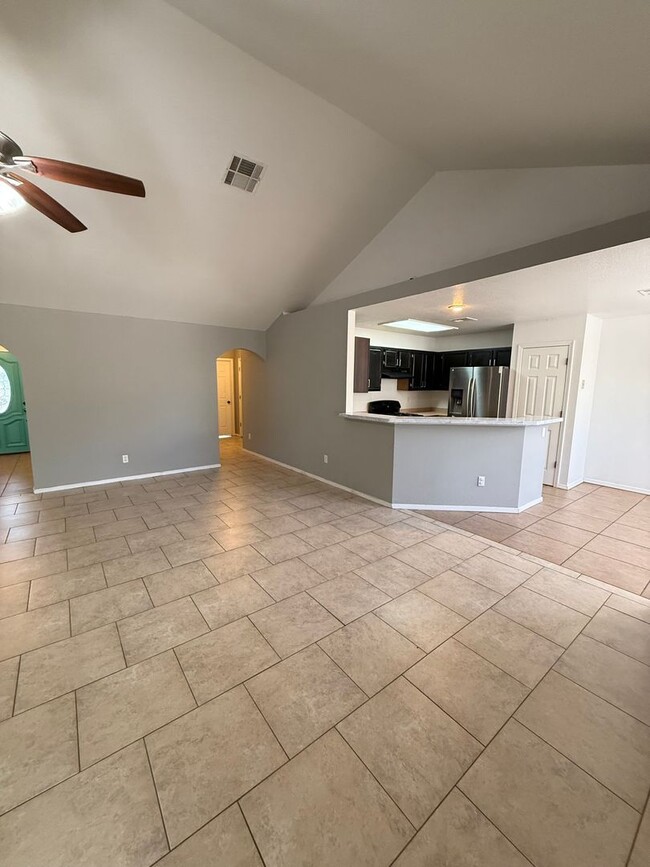 Building Photo - 4 Bedroom Home in Sonoma Ranch