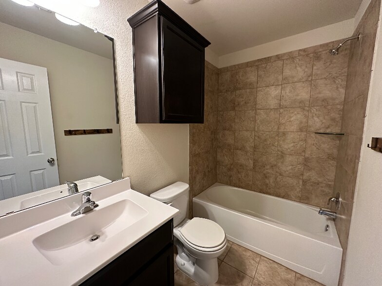 Building Photo - 2809 Skinner Dr