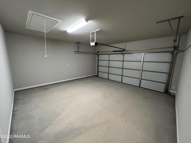 Building Photo - 307 Grassy Meadows Ln
