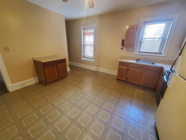 Building Photo - 638 2nd1