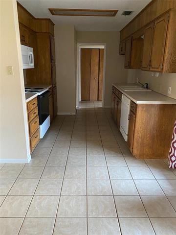 Building Photo - 6209 Live Oak Trail