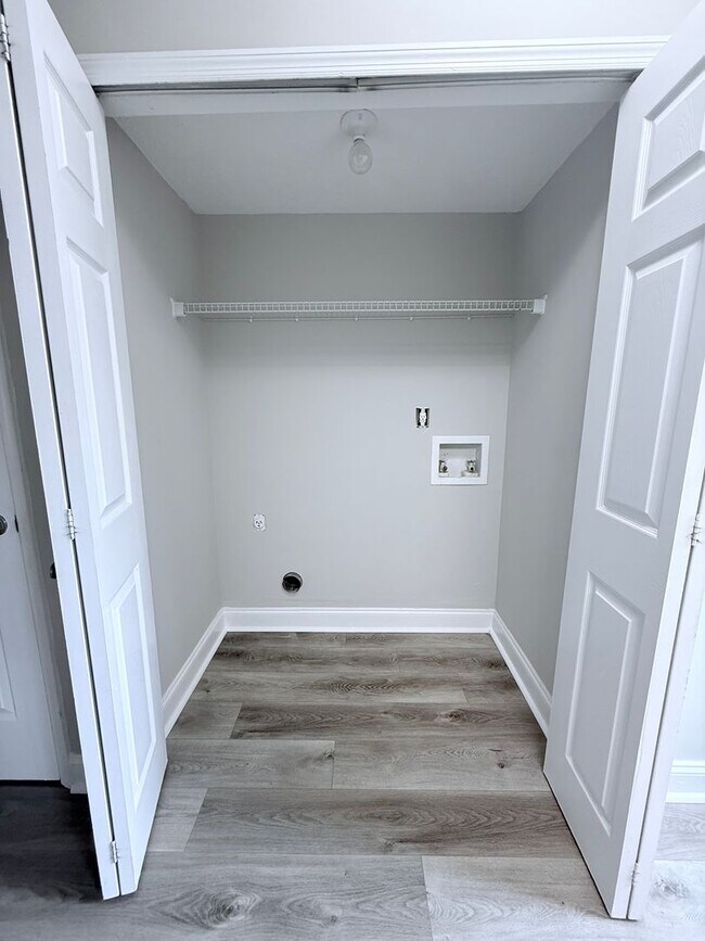 Building Photo - 2 Bedroom/2.5 bath near Lake Lanier