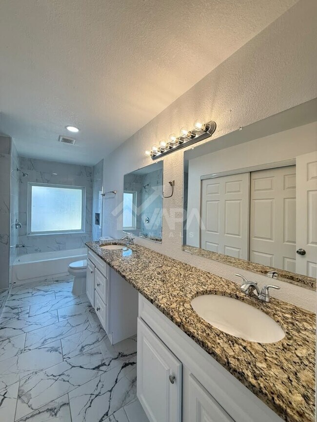 Building Photo - 9840 Logans Ridge Dr