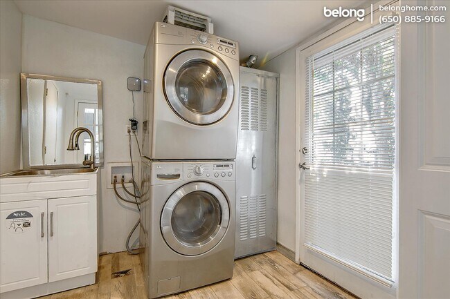 Building Photo - 6513 Corbin Ave