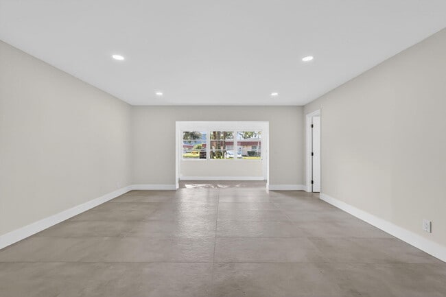 Building Photo - 846 Salem Ln