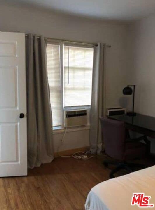 Building Photo - 1229 W 36th Pl