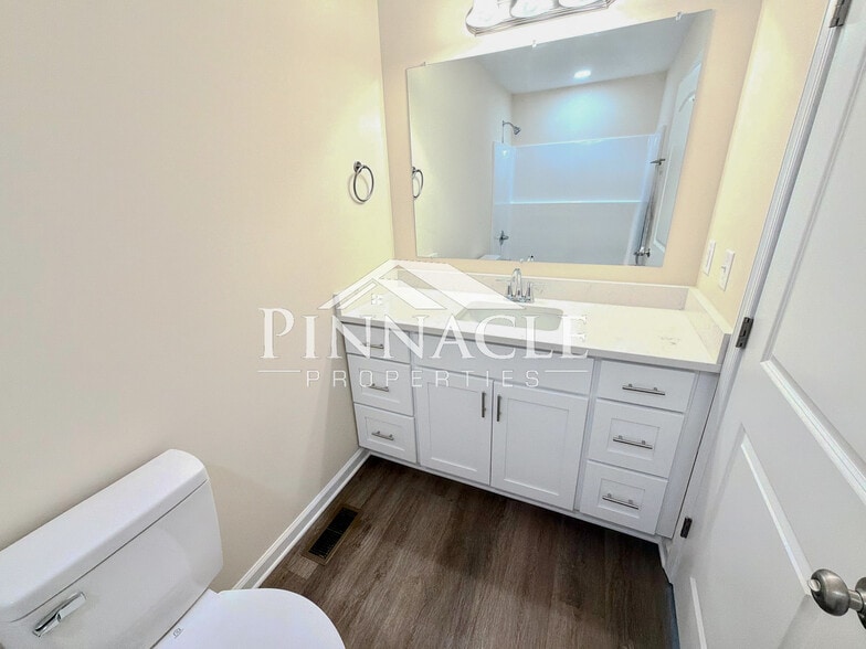 Building Photo - 233 Munford St