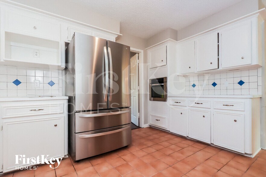 Building Photo - 3823 Glenheather Dr