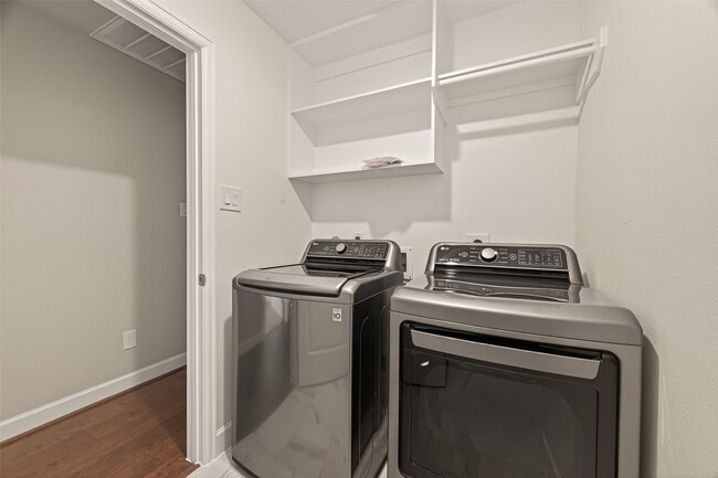 Building Photo - 4413 Schuler St