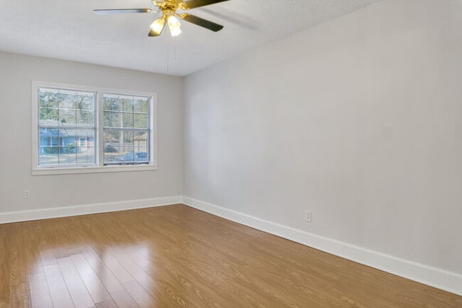 Building Photo - 207 Whittington Dr