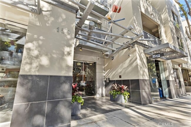 Building Photo - 159 W Green St